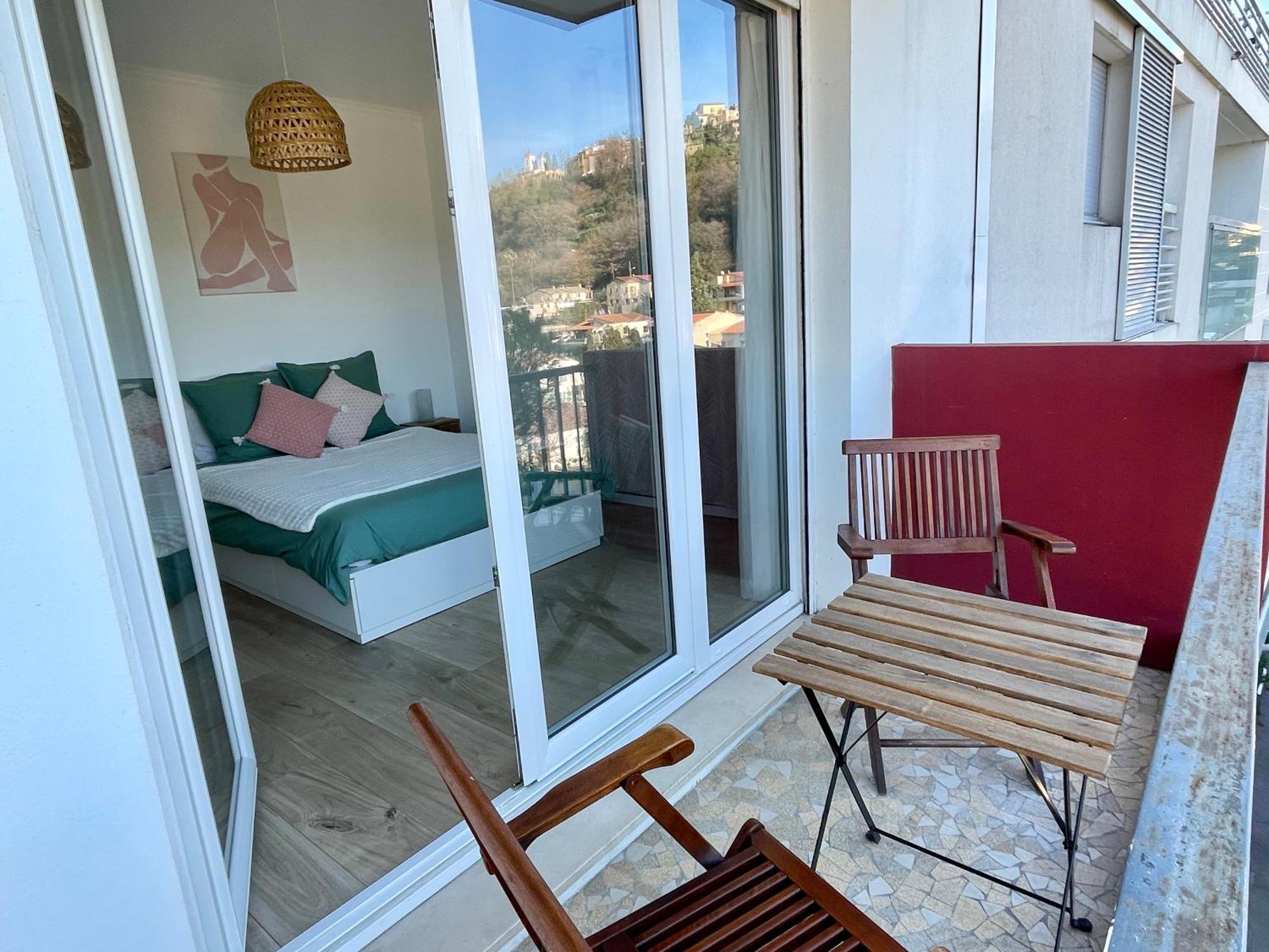 Bright Appartment With View 케인즈수르메르 외부 사진